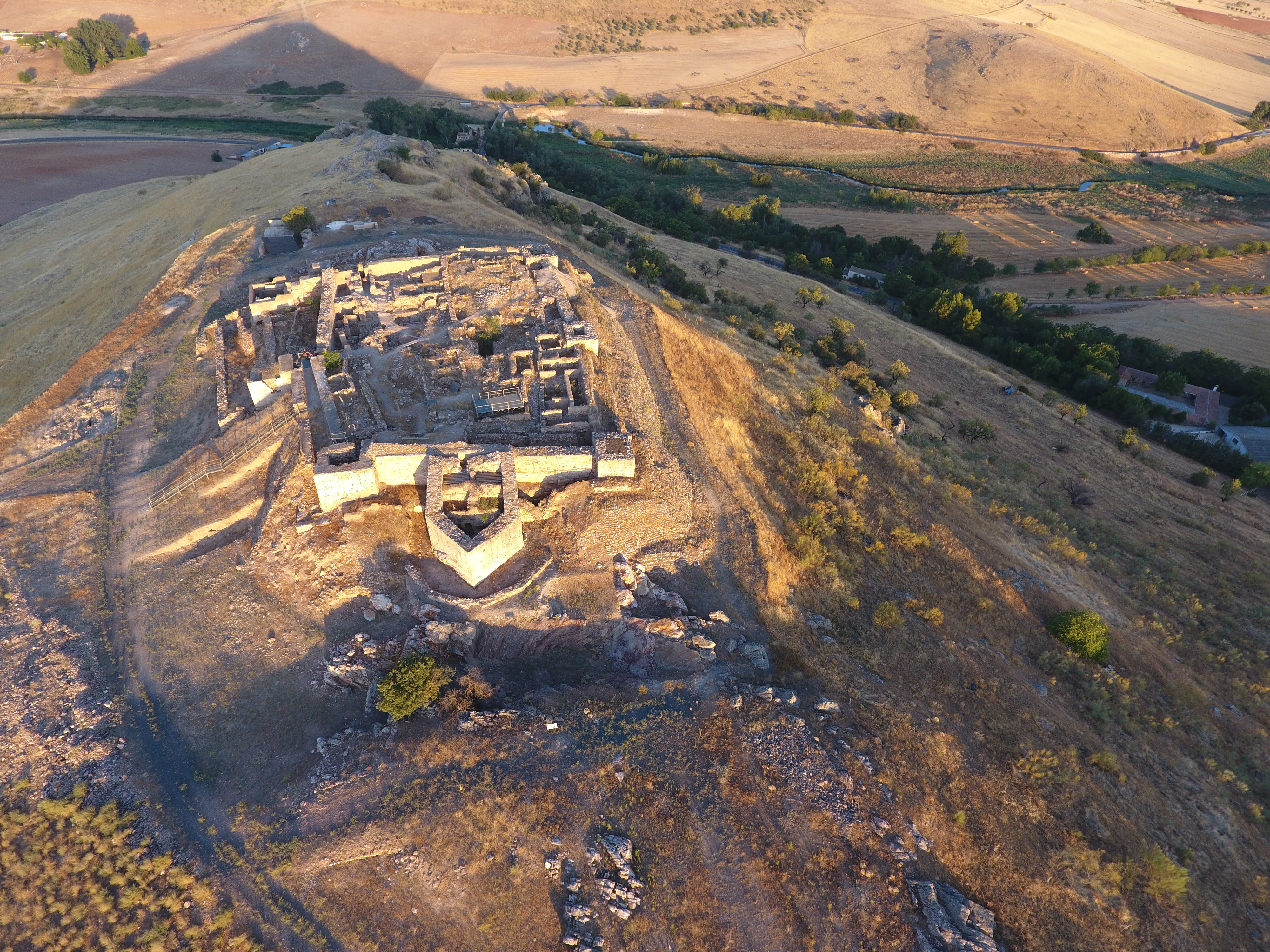 La fosa de despojos de la batalla de Alarcos. 19 de julio de 1195. | Portal  de Cultura de Castilla-La Mancha